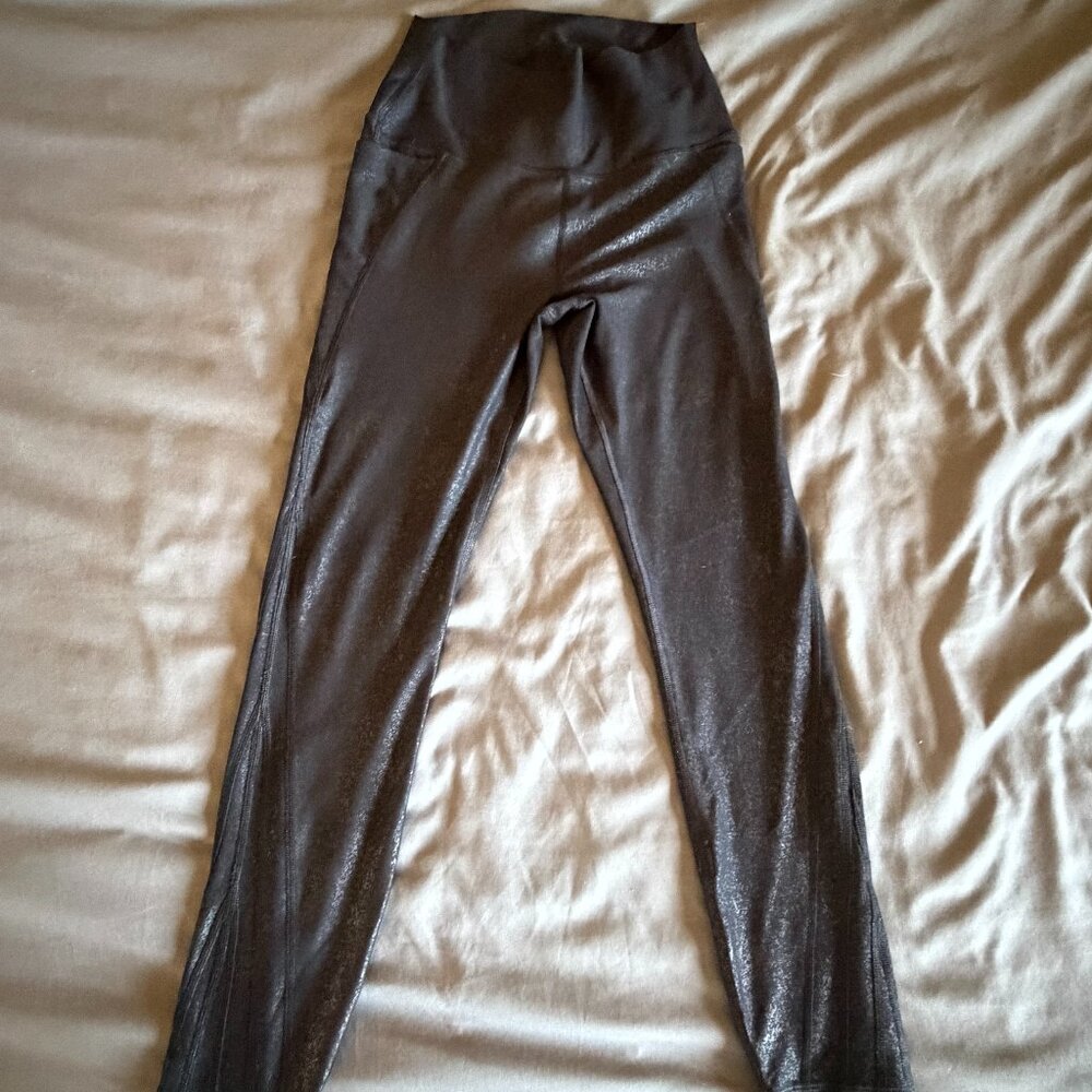 Excellent Condition Mono B High Waisted Foil Scale Print Leggings Medium